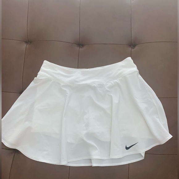 NIKE White Tennis Circle Skirt. Size M Long. - Picture 1 of 3